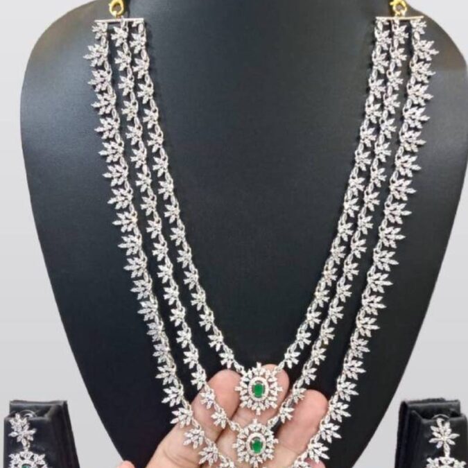 Emerald Green Teen Lada Long Necklace